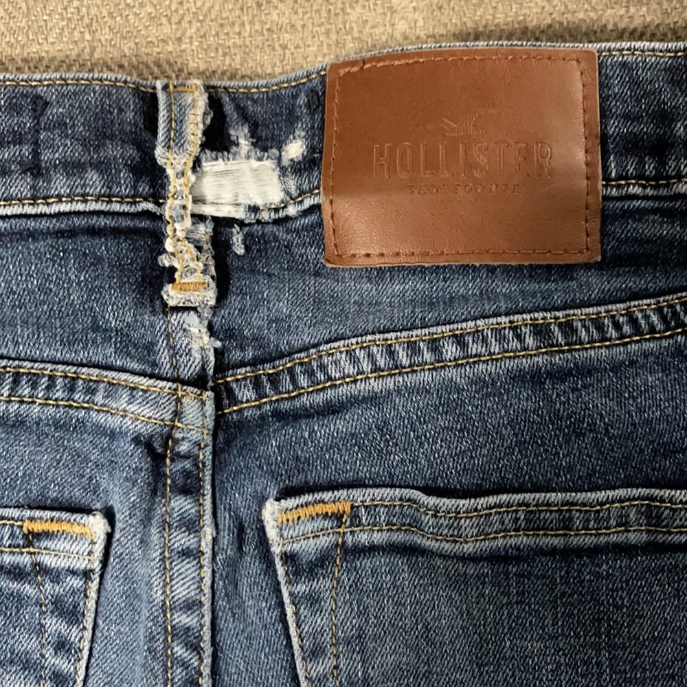 1 American eagle & 2 Hollister jeans. - Picture 8 of 9